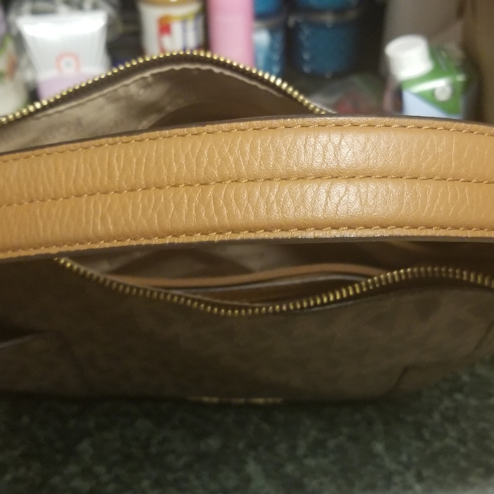 Michael Kors bag and wallet - Picture 5 of 7